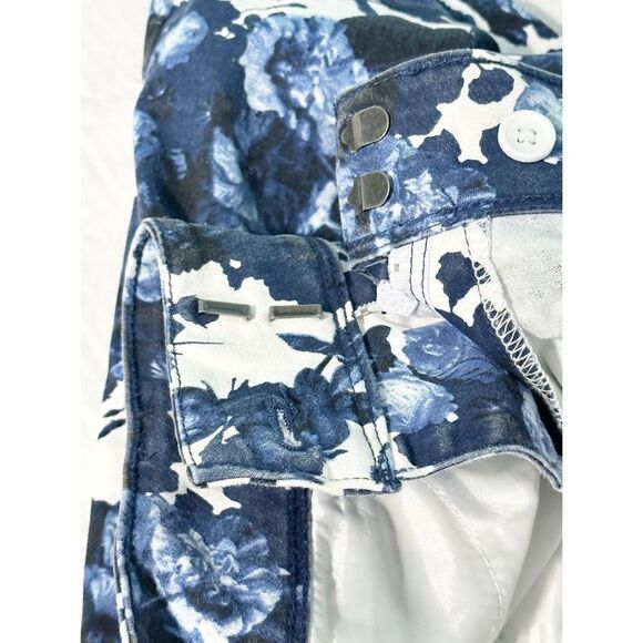 The Limited Women’s Floral Print Flat‎ Front Chino Shorts Blue White Size 14 - Picture 11 of 13